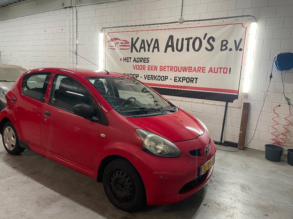 Toyota Aygo 1.0 12V Vvt-i 5DRS 2006 Rood, Auto's, Toyota, Voorwielaandrijving, 4 stoelen, 68 pk, Origineel Nederlands
