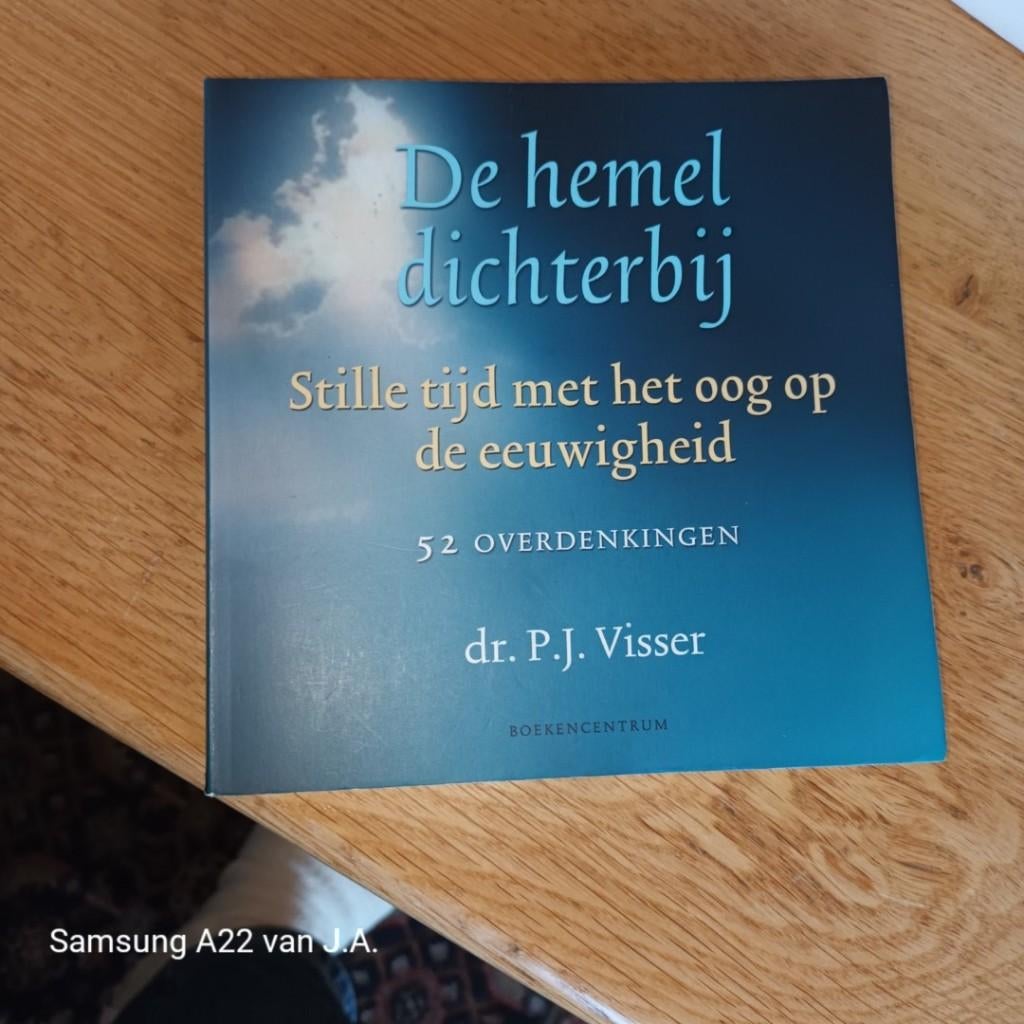 Visser dr. P.J. - De hemel dichterbij. 52 overdenkingen., Ophalen of Verzenden, Gelezen, Visser dr. P.J., Christendom | Protestants