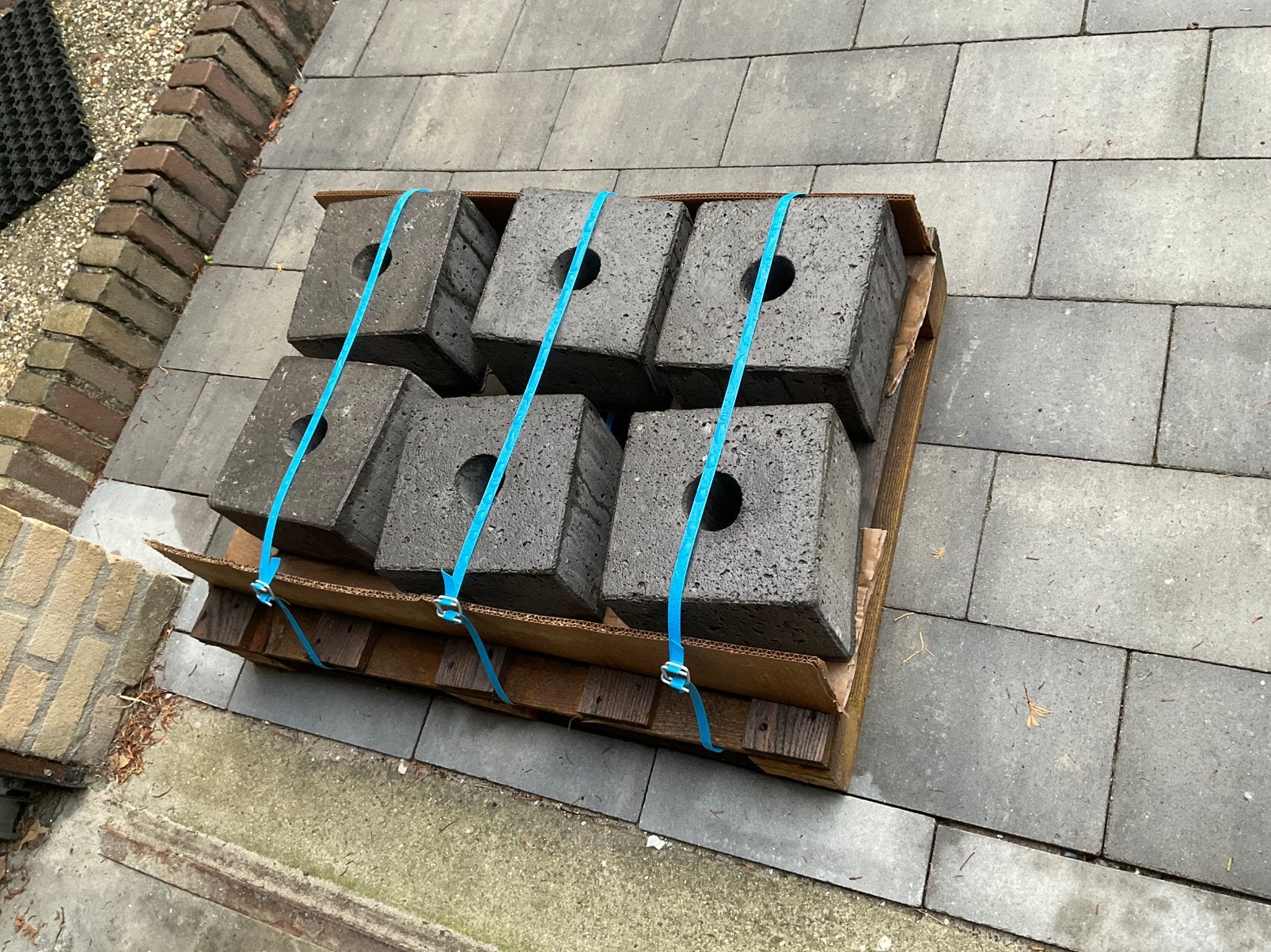6 x BETONSOKKEL 200X200X150MM | SPARING Ø50MM | ANTRACIET, Ophalen, Nieuw