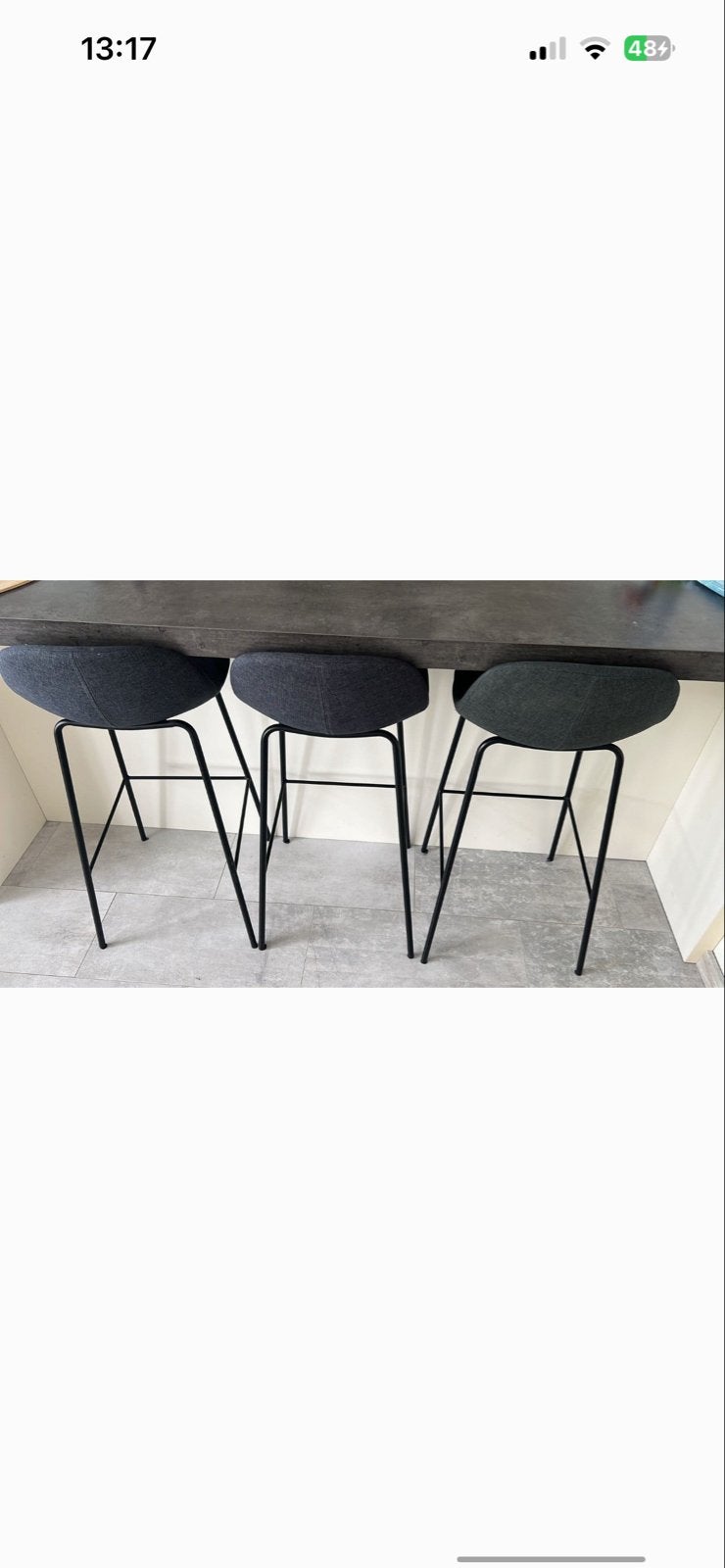 Set van 3 moderne barkrukken met stoffen zitting, Ophalen, 60 tot 90 cm, Zo goed als nieuw, Metaal