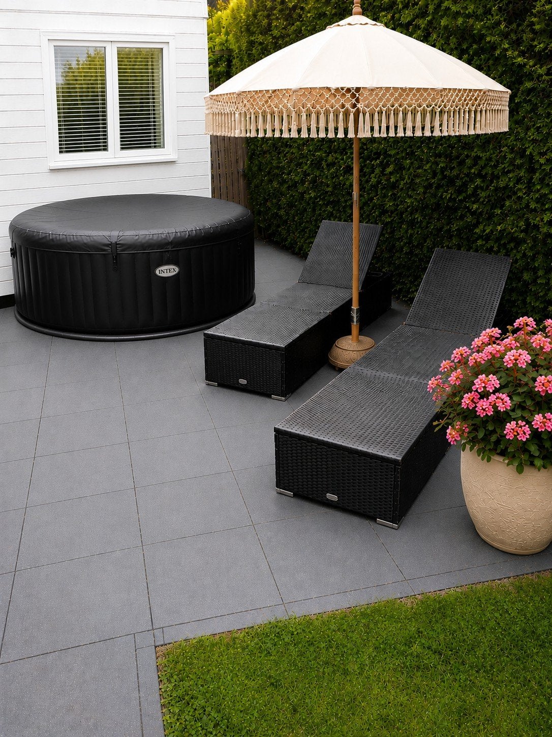 Twee wicker ligbedden, Ophalen of Verzenden, Gebruikt, Wicker, 2 zitplaatsen