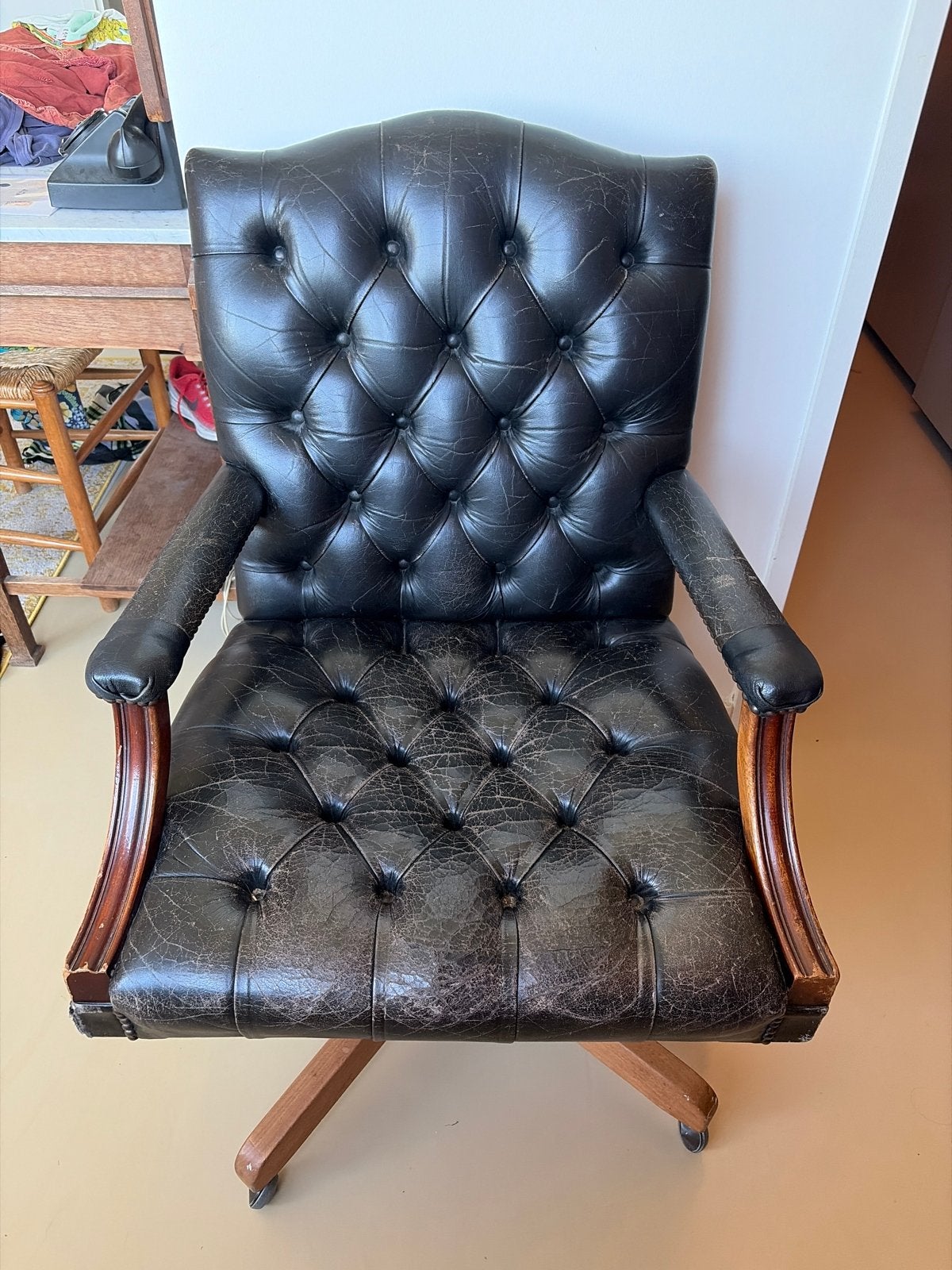 Aanbieding!! Vintage Bureaustoel - Chesterfield Stijl Leer, Ophalen