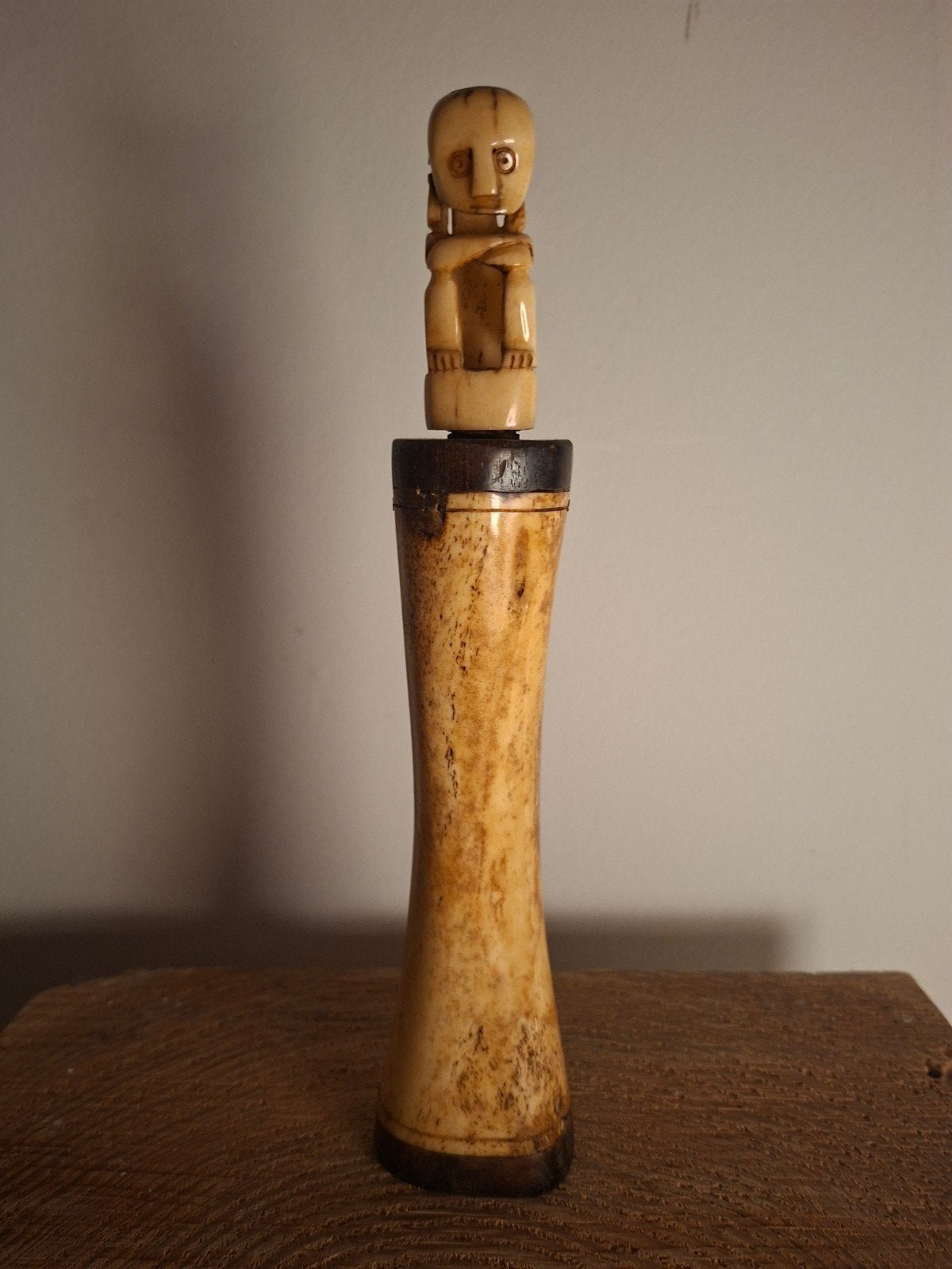 Benen koker uit Nias. Tribal art. Batak, Antiek en Kunst, Ophalen of Verzenden
