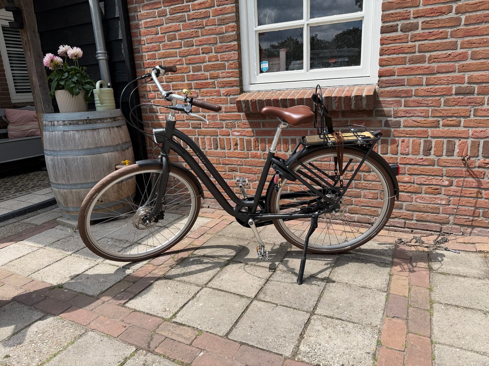 Stijlvolle zwarte stadsfiets met schijfremmen, Versnellingen, Schijfrem, Ophalen, Overige merken