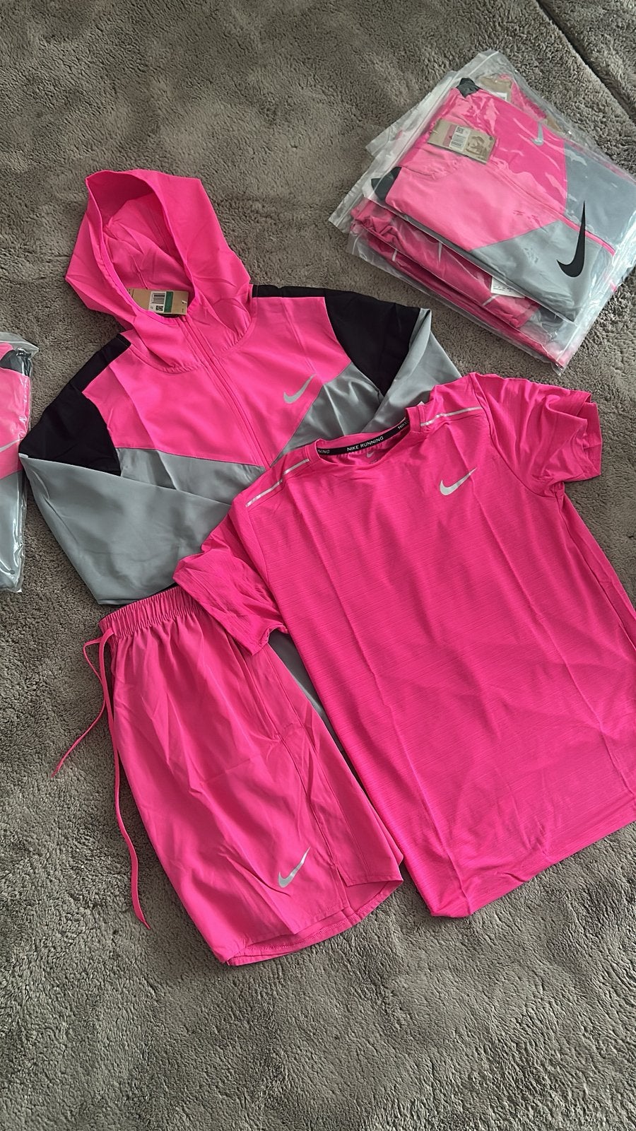 Nike miller set met vest, Ophalen of Verzenden, Zo goed als nieuw, Overige maten