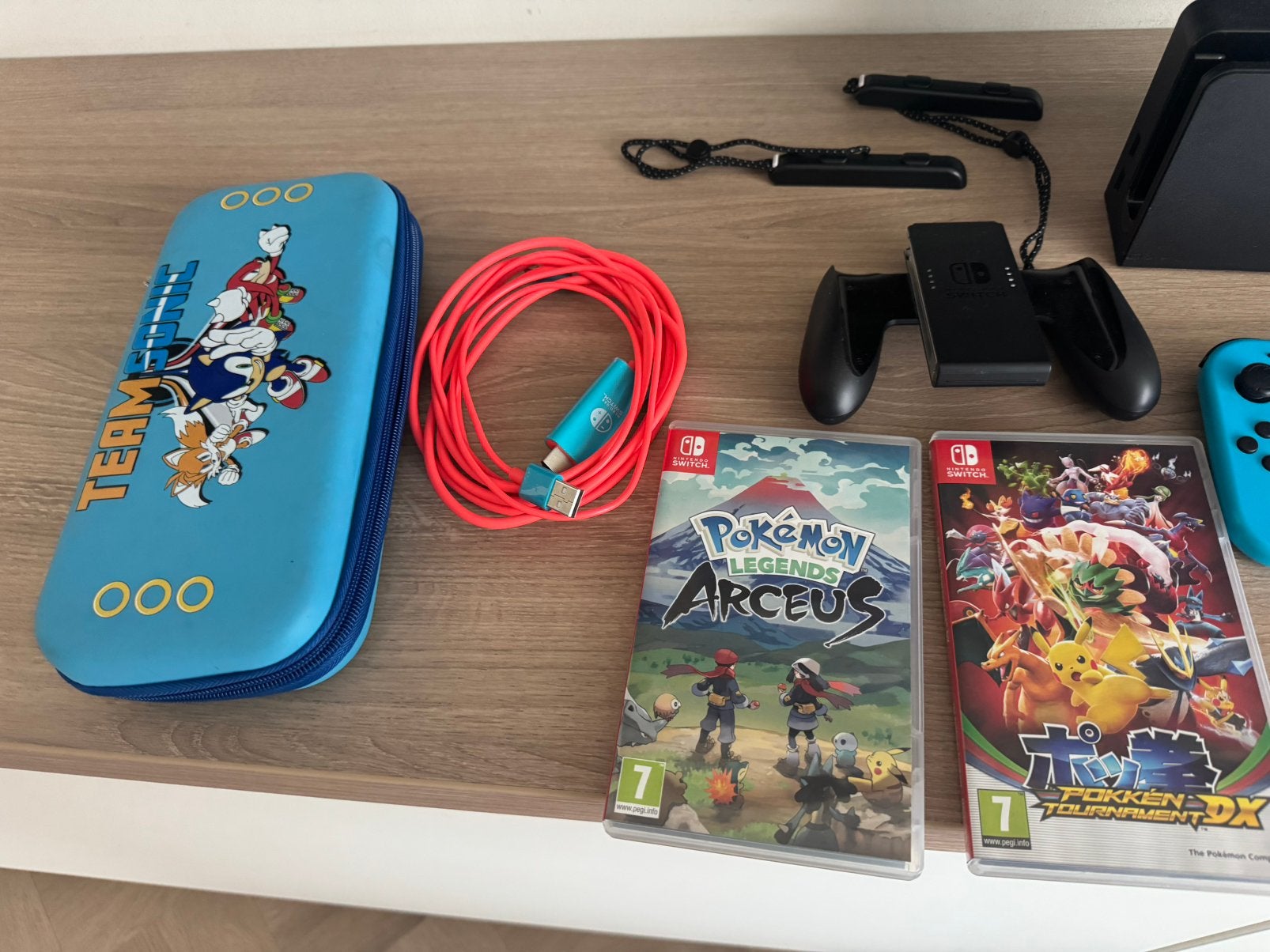 Foto 4 van Nintendo Switch Oled met 3 games