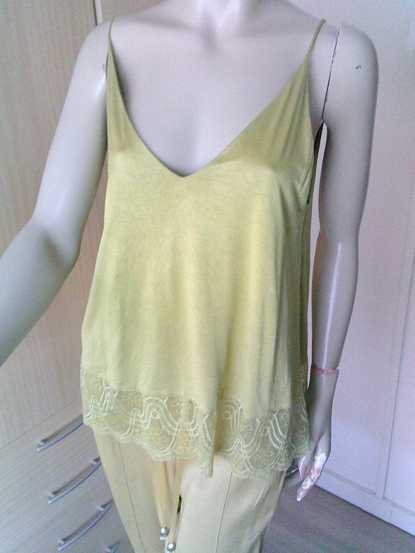 Mostert gele viscose top met kant maat 40, Kleding | Dames, Tops, Gedragen, Maat 38/40 (M), Geel, Zonder mouw, Verzenden