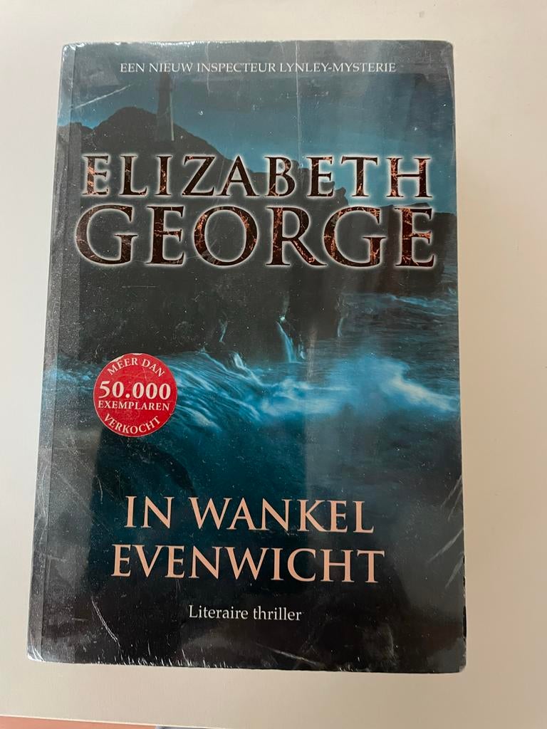 Elizabeth George - In Wankel Evenwicht (Literair Thriller), Ophalen of Verzenden, Zo goed als nieuw, Europa overig