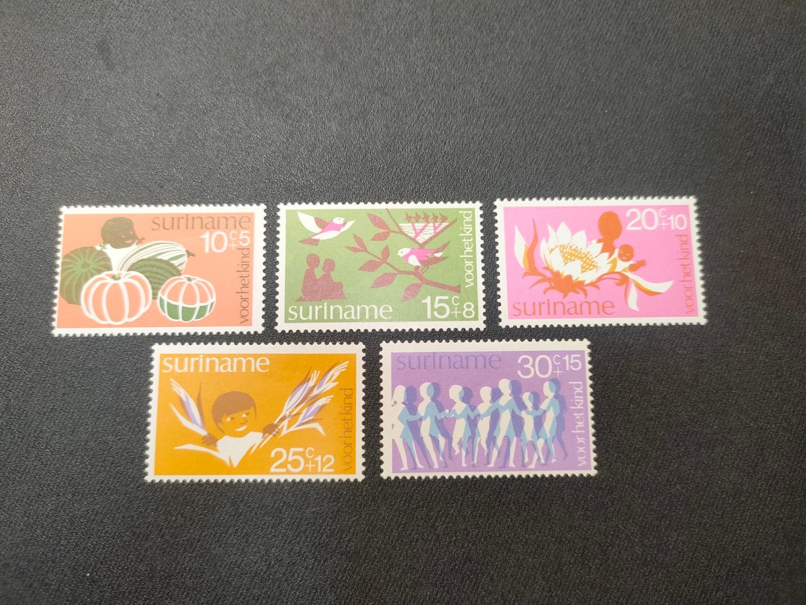 Set van 5 Suriname postzegels 'voor het kind', Ophalen of Verzenden, Postfris