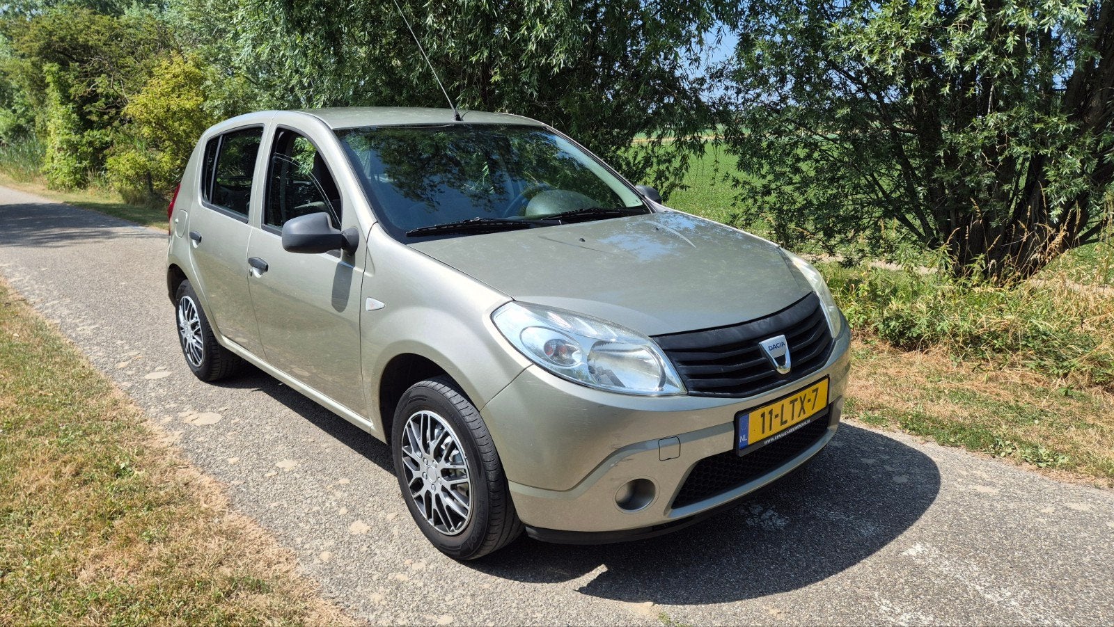 Dacia Sandero 1.2 16V 2010, Auto's, Dacia, Particulier, Sandero, Benzine, B, Hatchback, Handgeschakeld, Origineel Nederlands, Beige