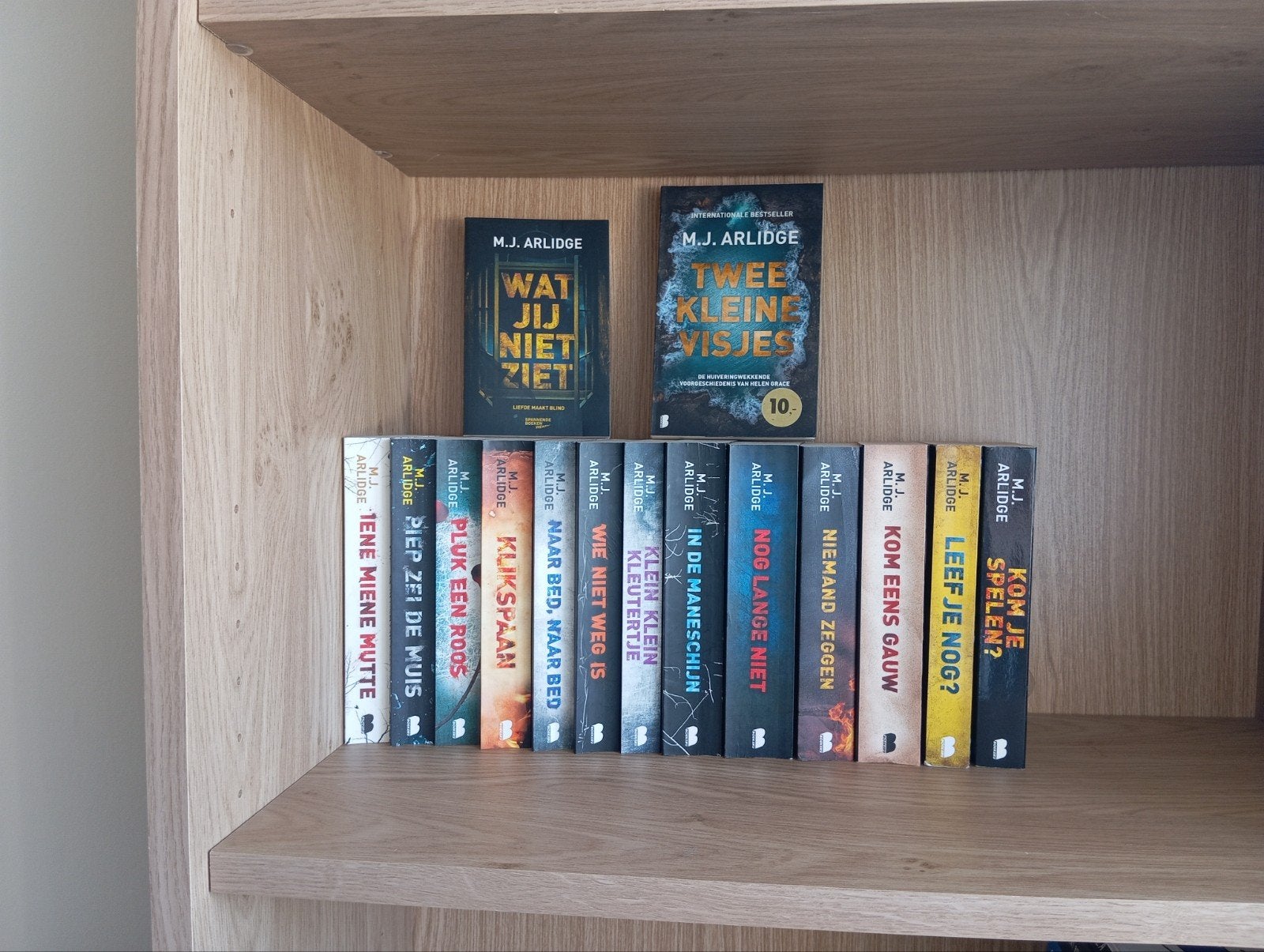 16 delen M.J. Arlidge boeken Helen Grace + stand alones, Boeken, Thrillers, Ophalen of Verzenden, M.J. Arlidge