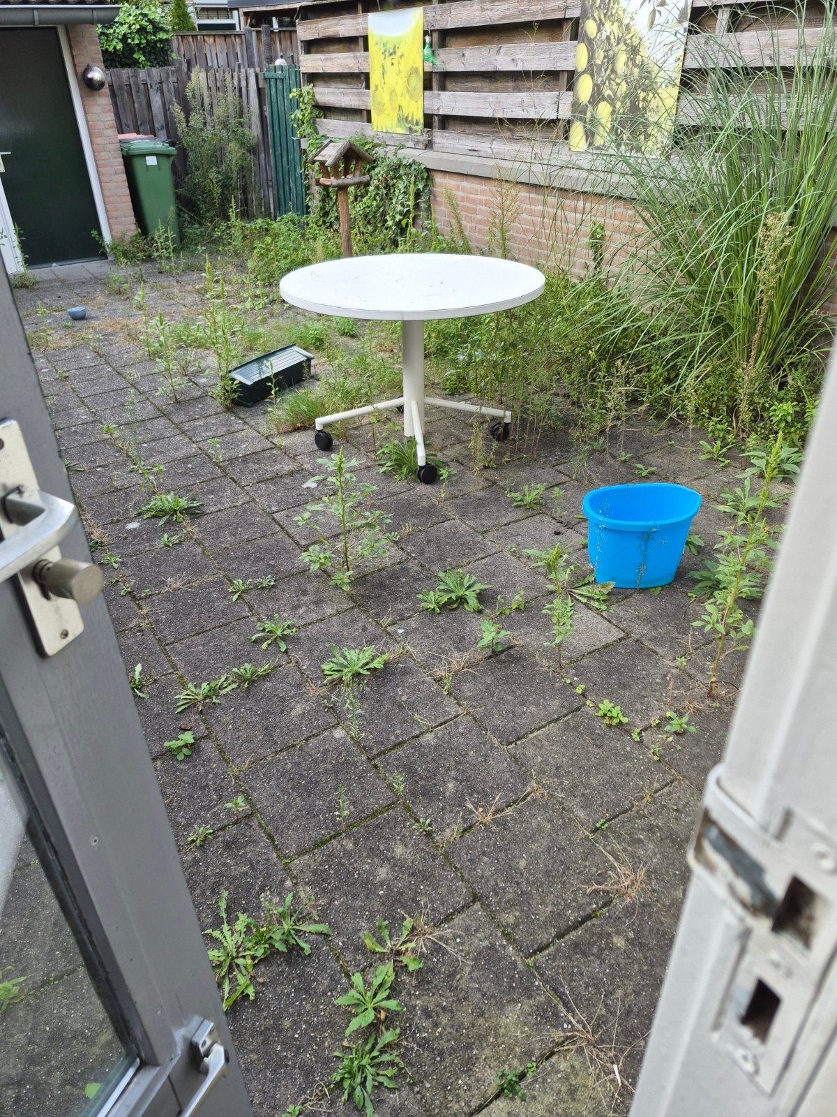 Ronde witte tafel met draaipoten moet weg ivm verhuizing, Tuin en Terras, Ophalen, Gebruikt, Kunststof, Overige typen