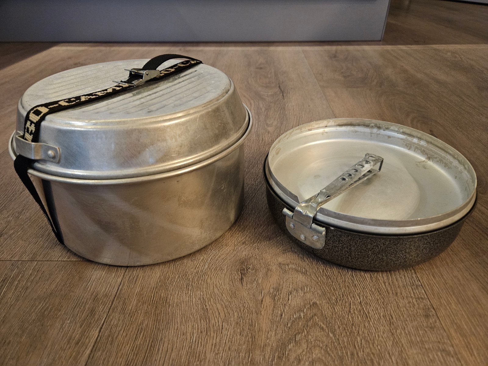 Bo-camp 9 delig pannenset + koekenpan, Caravans en Kamperen, Ophalen, Gebruikt