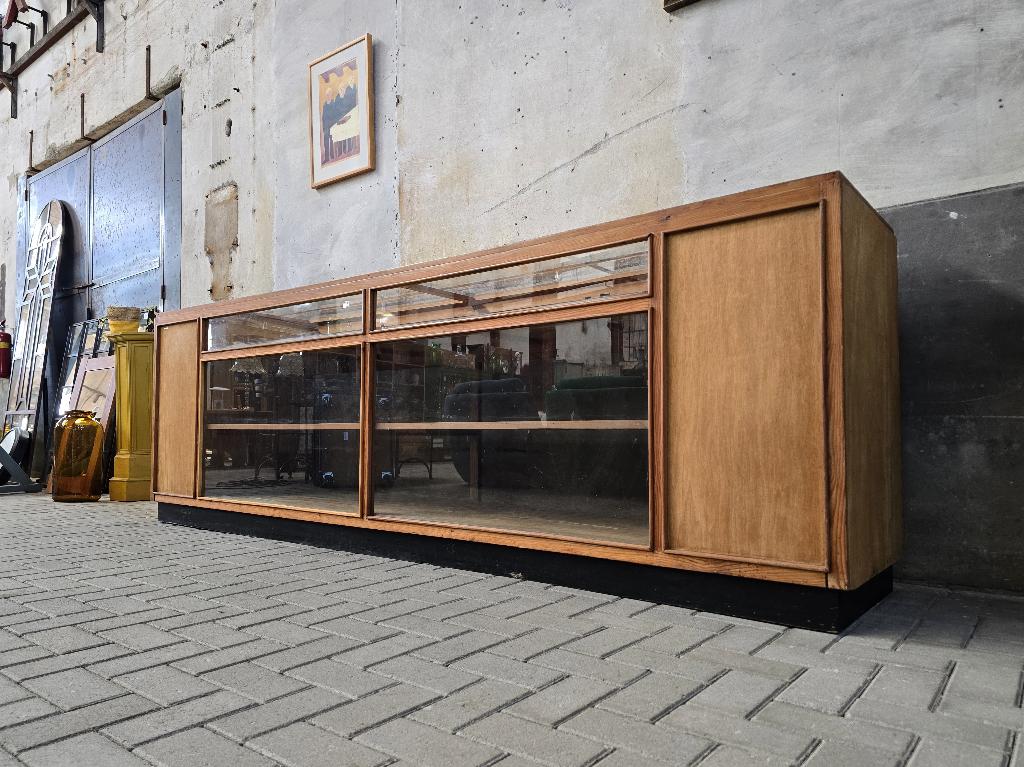 Extra Grote Vintage Houten Toonbank | Winkel Vitrine Kast, Gebruikt, Met klep(pen), 100 tot 150 cm, Vintage Antiek Brocante Mid Century