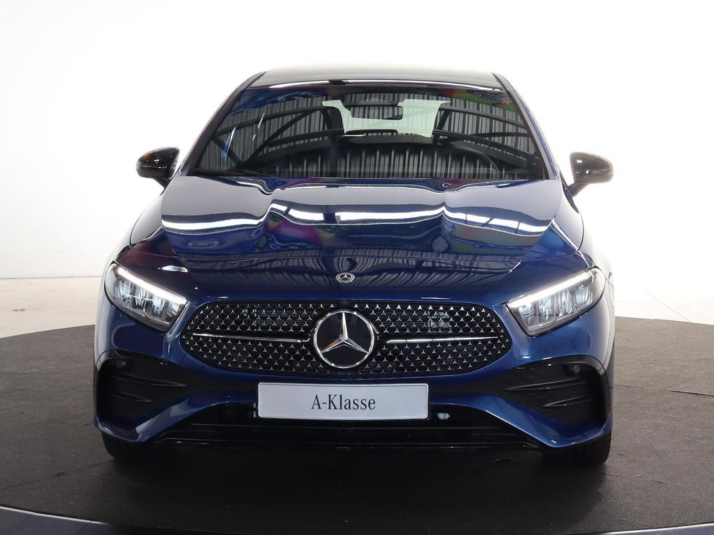 Mercedes-Benz A-klasse 250e Star Edition AMG Line | Panorama, Auto's, Mercedes-Benz, Gebruikt, 16 kWh, Blauw, Bedrijf