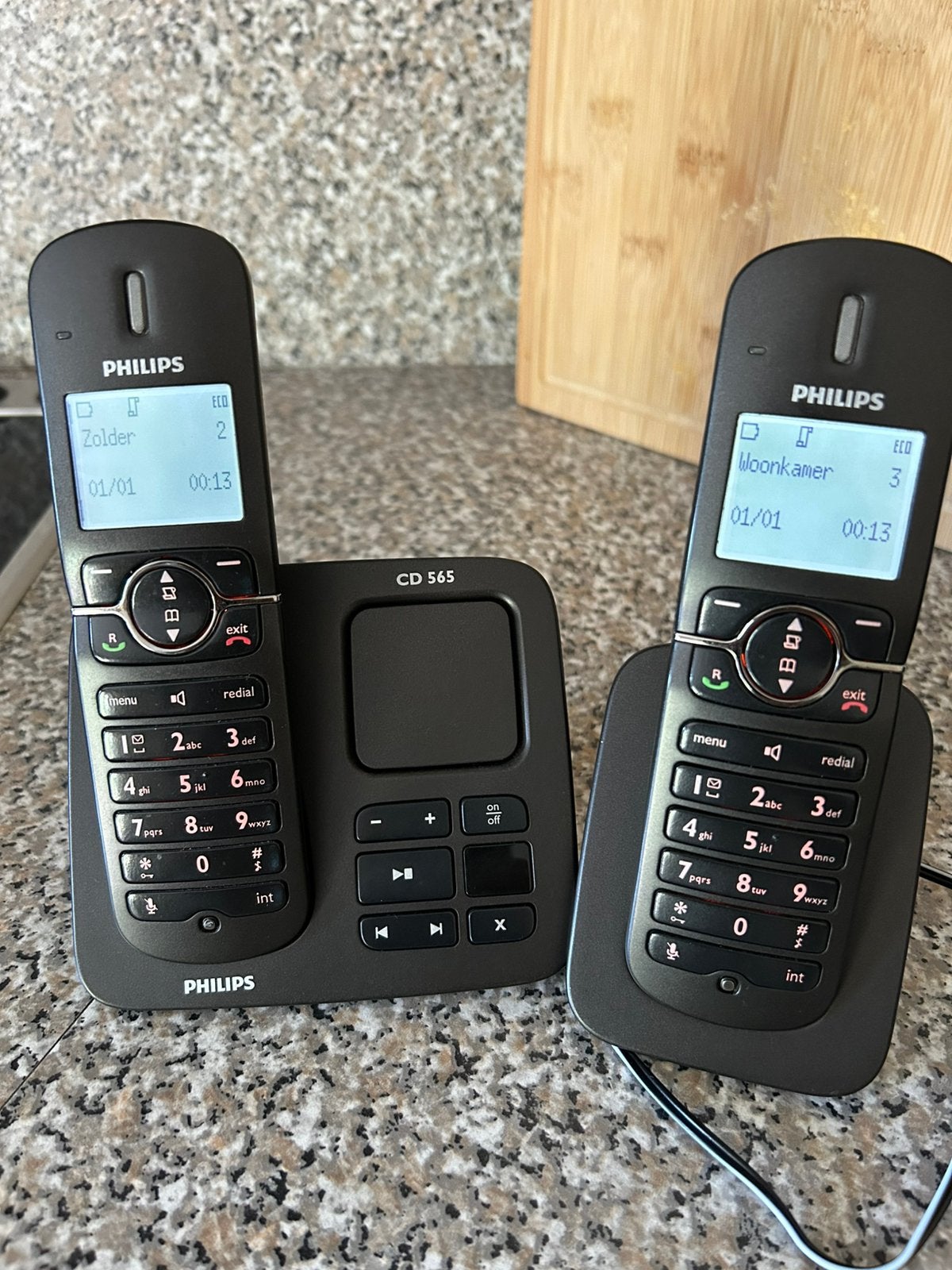 Philips CD565 DECT met 2 handsets - Zwart, Telecommunicatie, Vaste telefoons | Handsets en Draadloos, Ophalen of Verzenden, Zo goed als nieuw