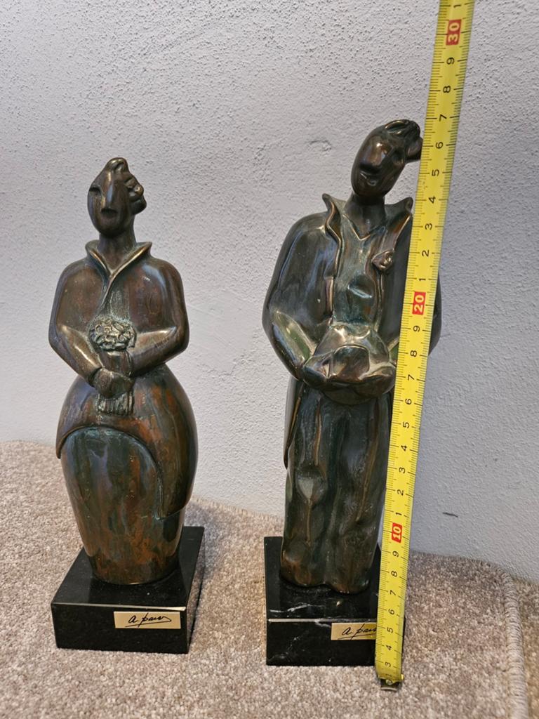 2 bronzen beelden op marmeren sokkel - Kunst, Ophalen, Groep mensen, Brons, 20 - 50 cm