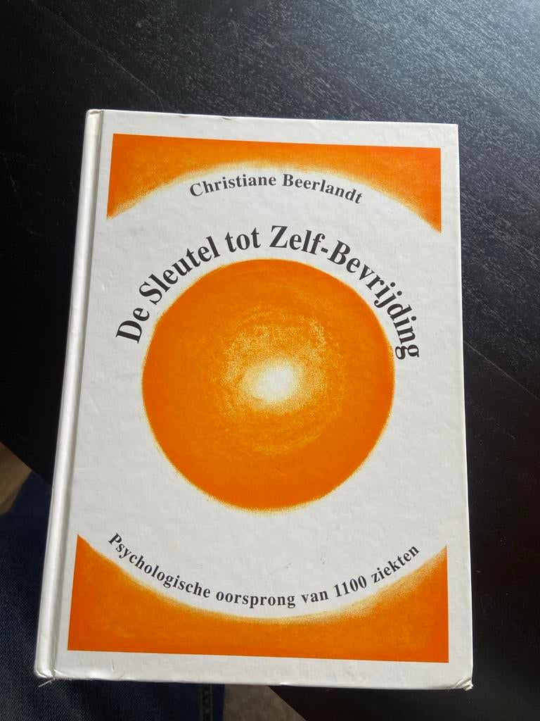 De Sleutel tot Zelf-Bevrijding - Christiane Beerlandt, Boeken, Esoterie en Spiritualiteit, Ophalen of Verzenden, Gelezen