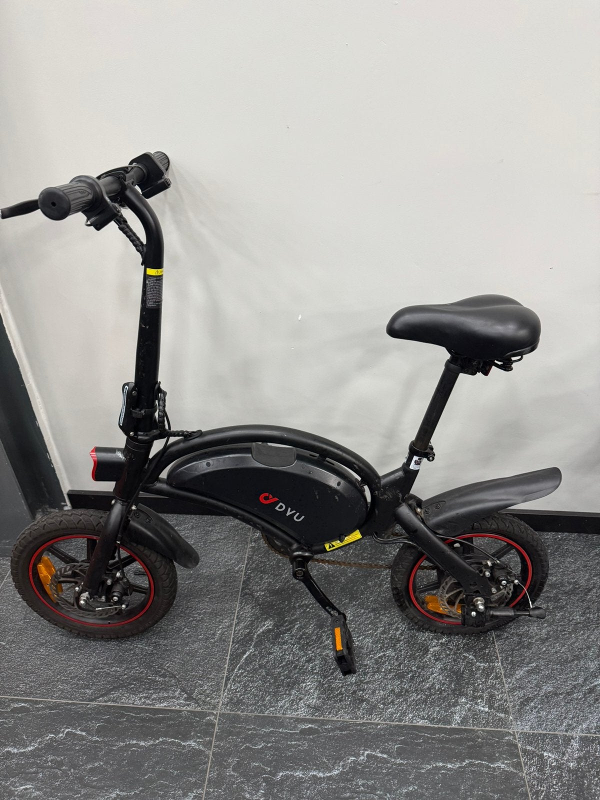 Elektrische fiets achterband defect, Fietsen en Brommers, Fietsen | Vouwfietsen, Ophalen of Verzenden, Zo goed als nieuw
