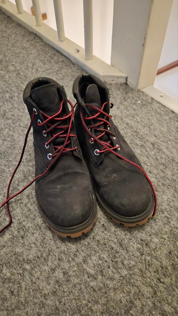 Timberland boots maat 35 zwart met rode veters, Zwart, Lage of Enkellaarzen, Ophalen of Verzenden, Timberland