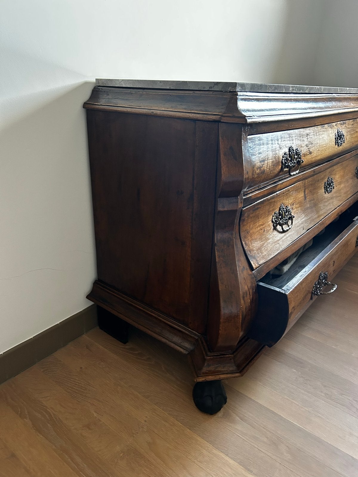 Antieke commode met marmeren blad, Ophalen