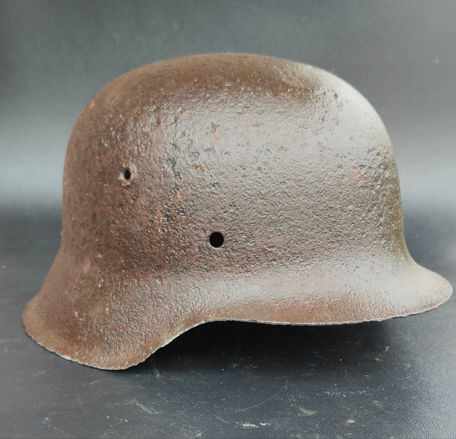 Duitse WO2 M42 helm *Ardennenoffensief*, Verzamelen, Ophalen of Verzenden, Duitsland, Helm of Baret