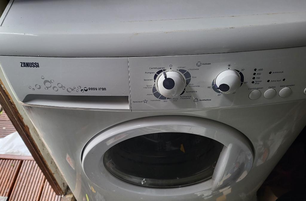 Zanussi easy iron 1400 toeren werk perfect, Ophalen, Gebruikt, Voorlader, 85 tot 90 cm