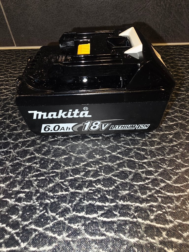 Foto 5 van Twee Makita BL 1860B accu's 18V 6.0Ah  NIEUW