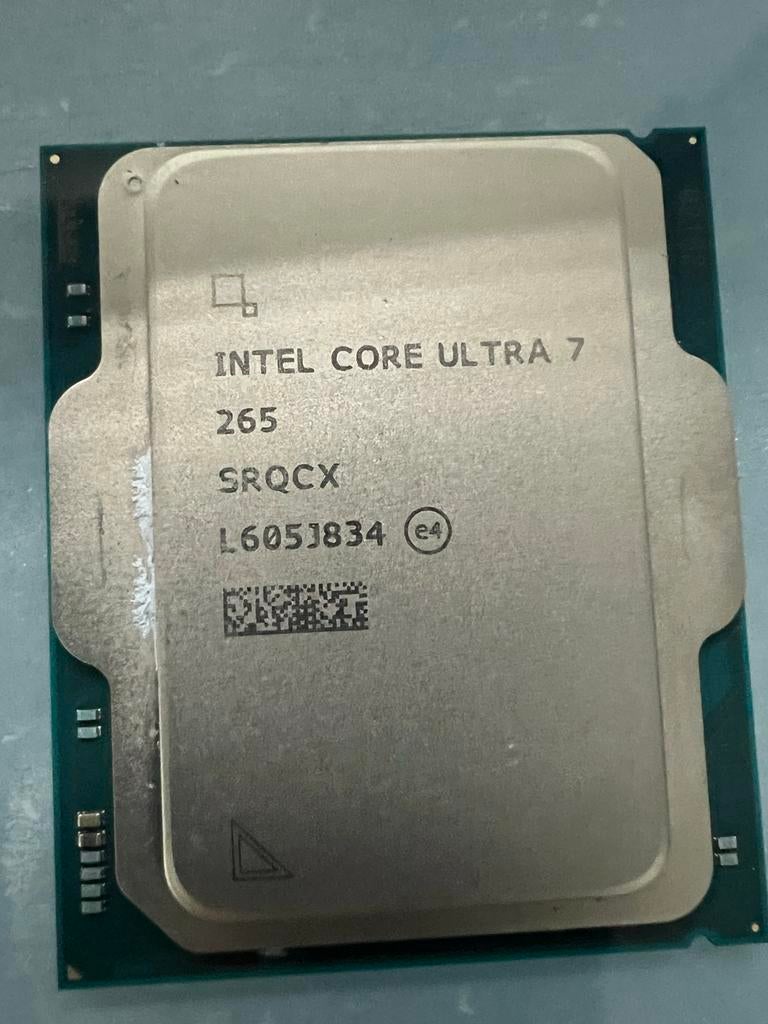 Intel Core CPU + Complete Koeling (Radiator & Ventilator), Ophalen of Verzenden, Zo goed als nieuw, Overige, 3 tot 4 Ghz
