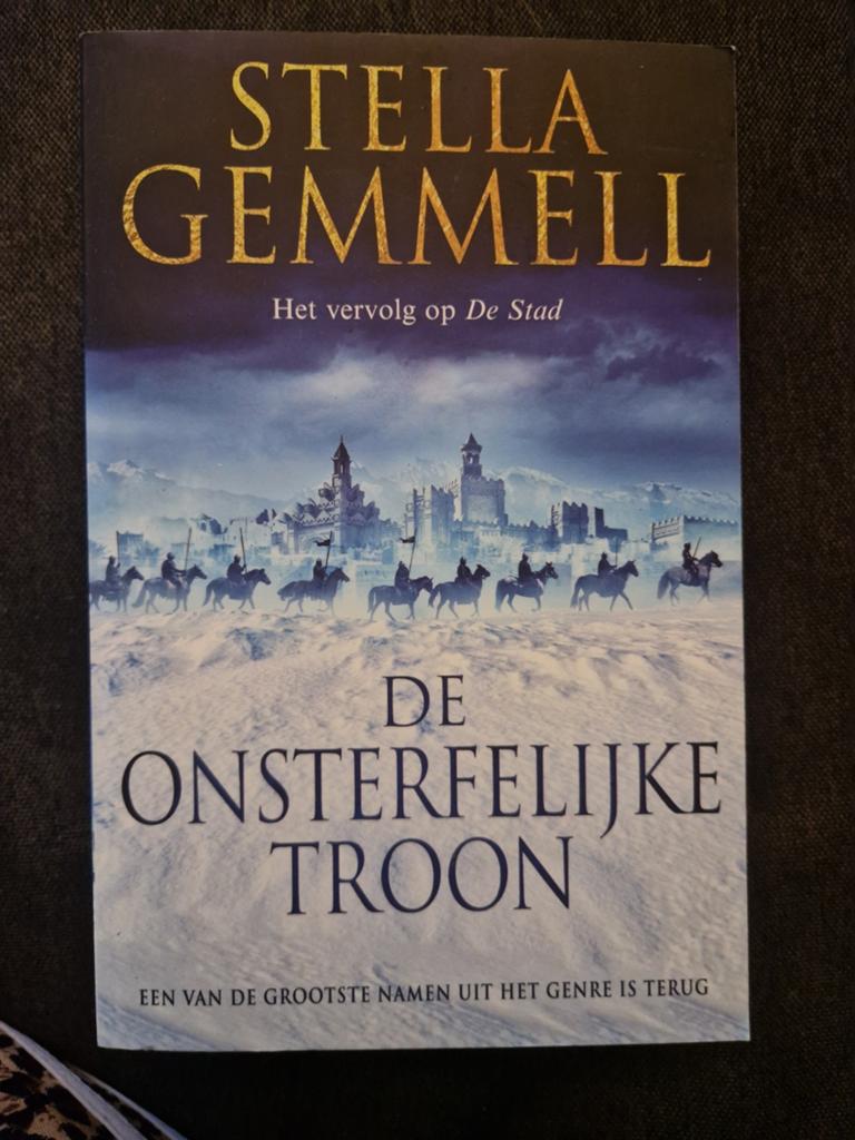 Stella Gemmell - De Onsterfelijke Troon, Ophalen of Verzenden, Zo goed als nieuw, Stella Gemmell
