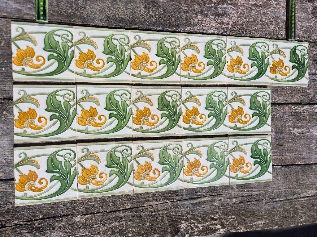 220cm Prachtige art nouveau tegelrand afgebiesd 14+2 stuks, Ophalen