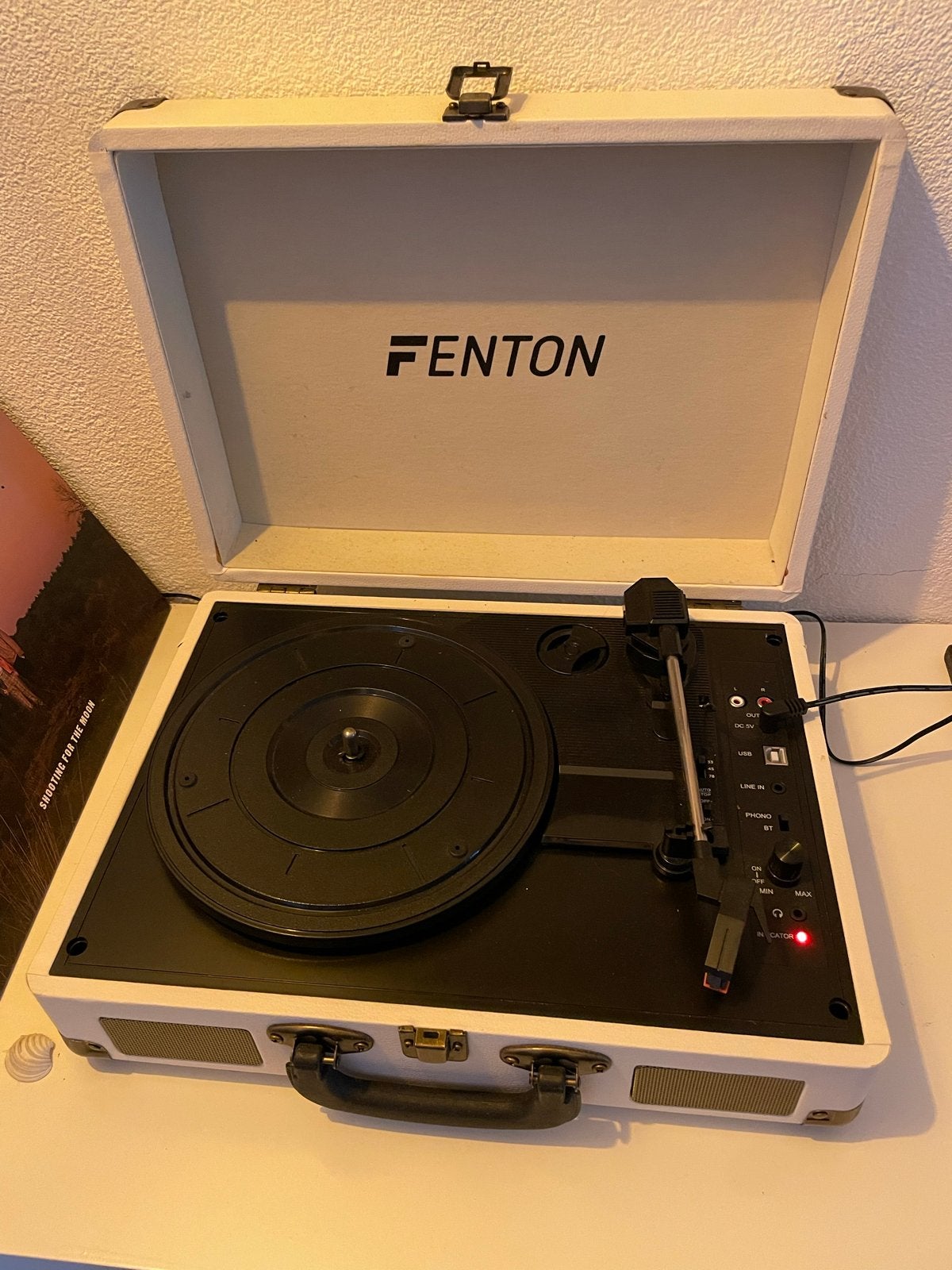 Fenton Platenspeler Koffermodel Wit - Compact en Draagbaar, Gebruikt, USB-aansluiting, Platenspeler, Ophalen
