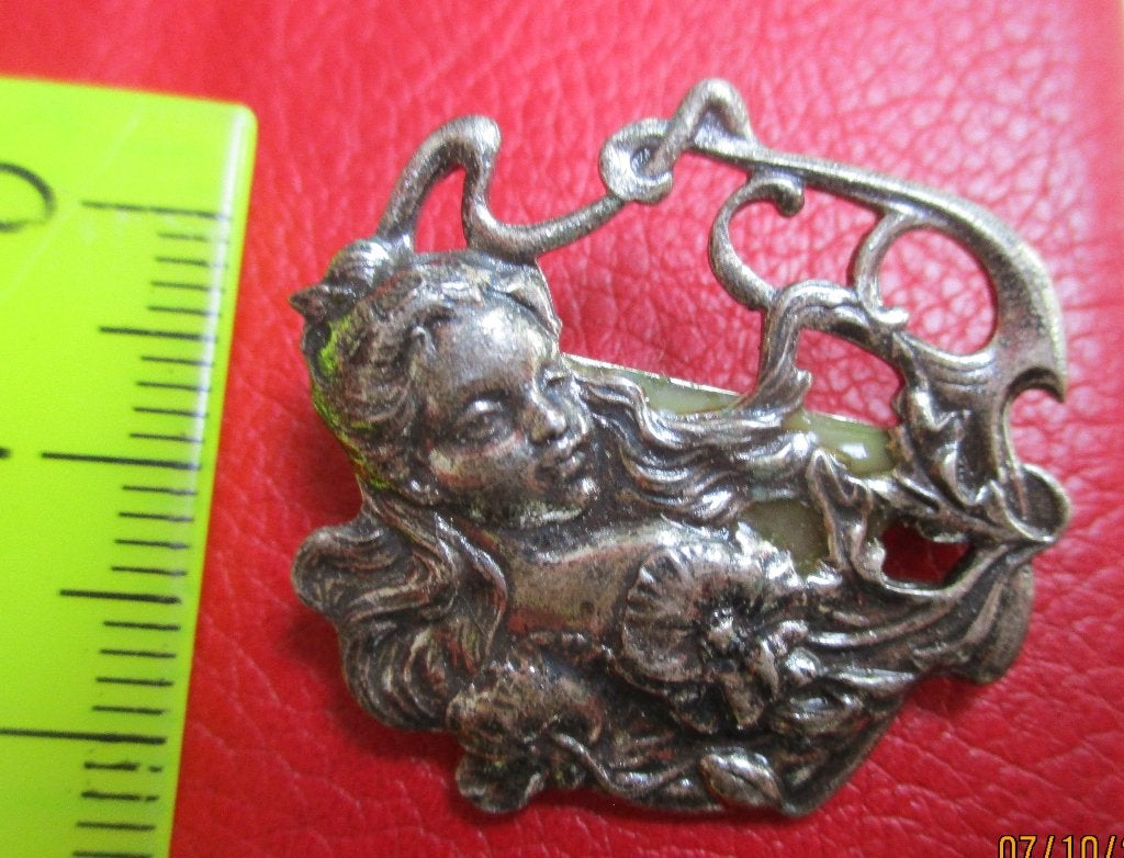 broche art deco? art nouveau? vrouw profiel krullend haar, Overige materialen, Gebruikt, Minder dan 4 cm, Ophalen of Verzenden