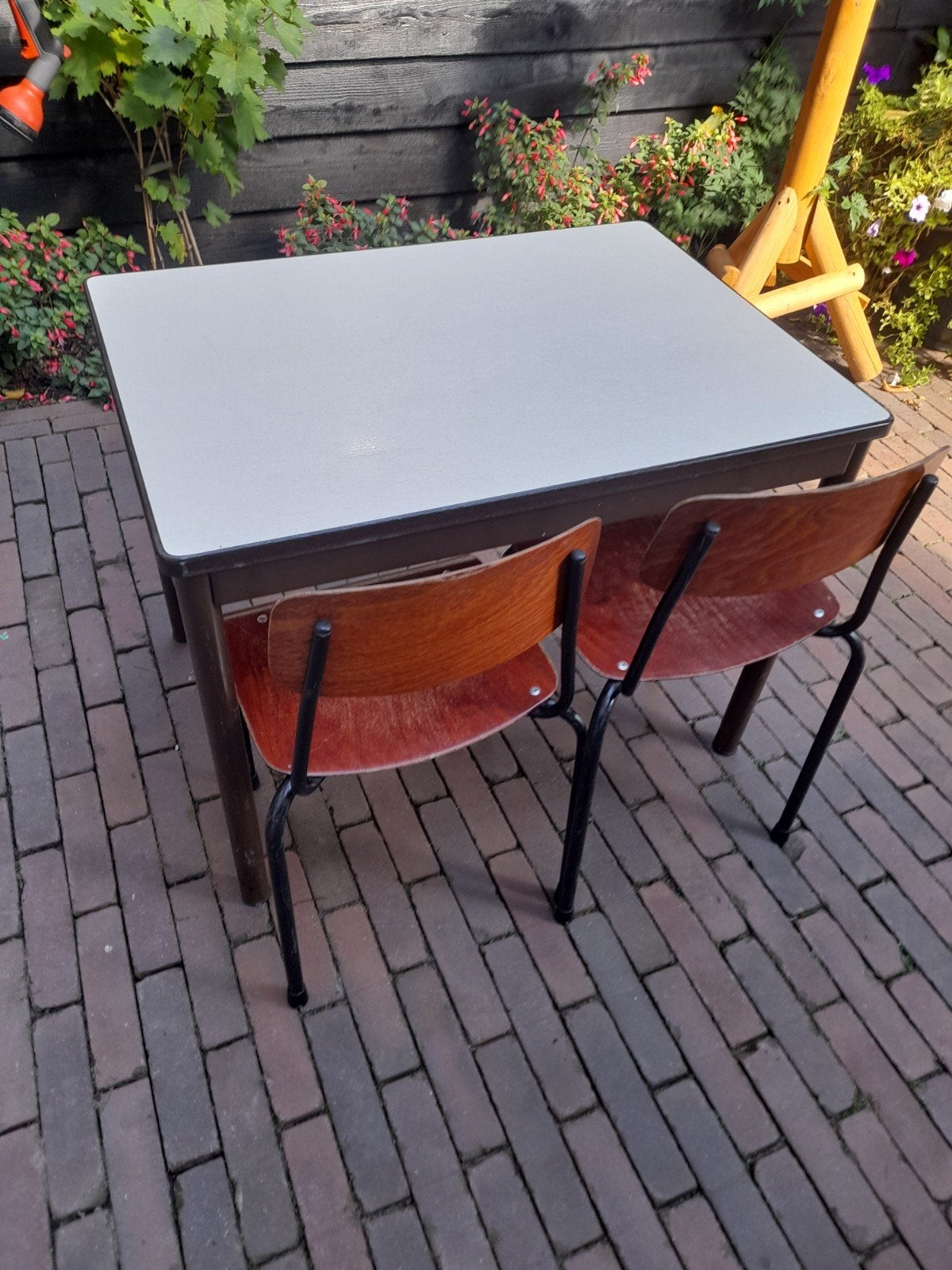 Sterke speel/school set: tafel en 2 stoelen, Ophalen, Gebruikt, Tafel(s) en Stoel(en)