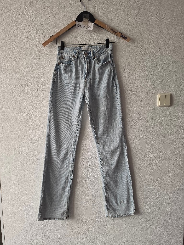Stradivarius spijkerbroek maat XS/34, Blauw, Ophalen of Verzenden, Zo goed als nieuw, W27 (confectie 34) of kleiner