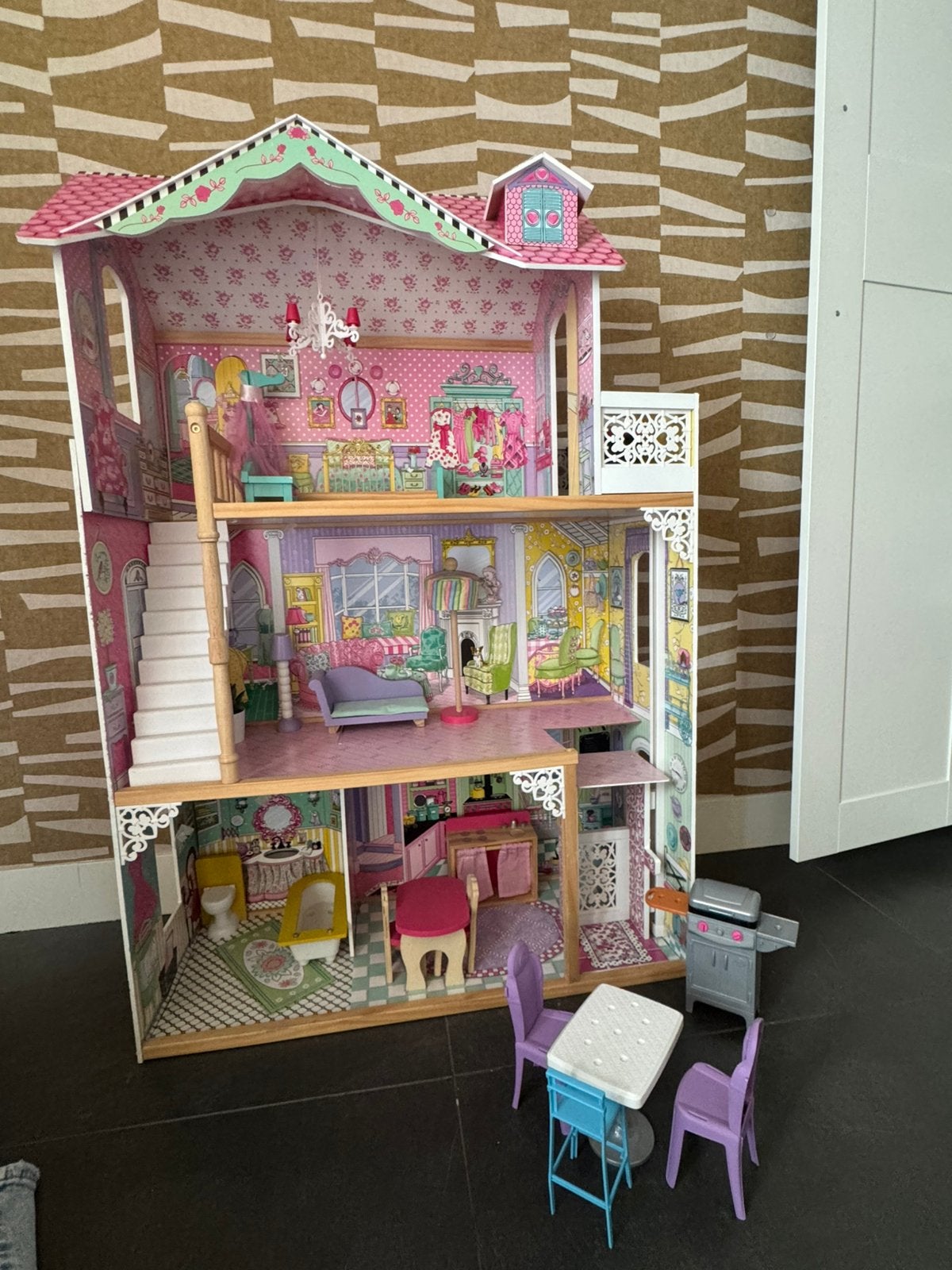Barbiehuis kidkraft + veel extra’s, Ophalen, Zo goed als nieuw, Poppenhuis