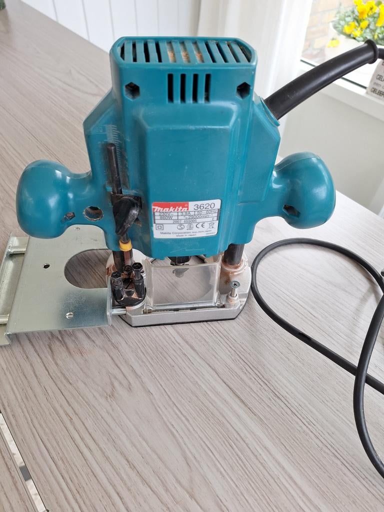 Makita 3620 bovenvrees.230v 860w., Ophalen of Verzenden, Elektrisch, Bovenfrees