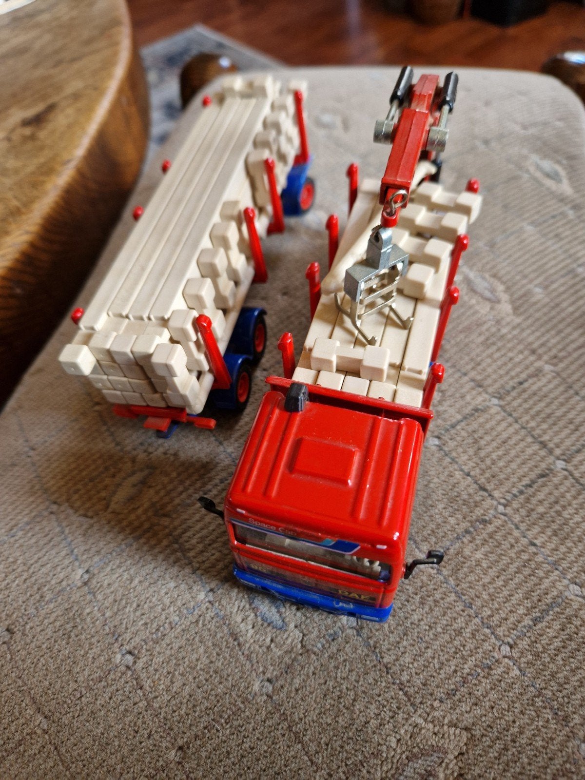 Siku LKW Daf met laadkraan en lading, Hobby en Vrije tijd, Modelauto's | 1:50, Ophalen of Verzenden, Zo goed als nieuw
