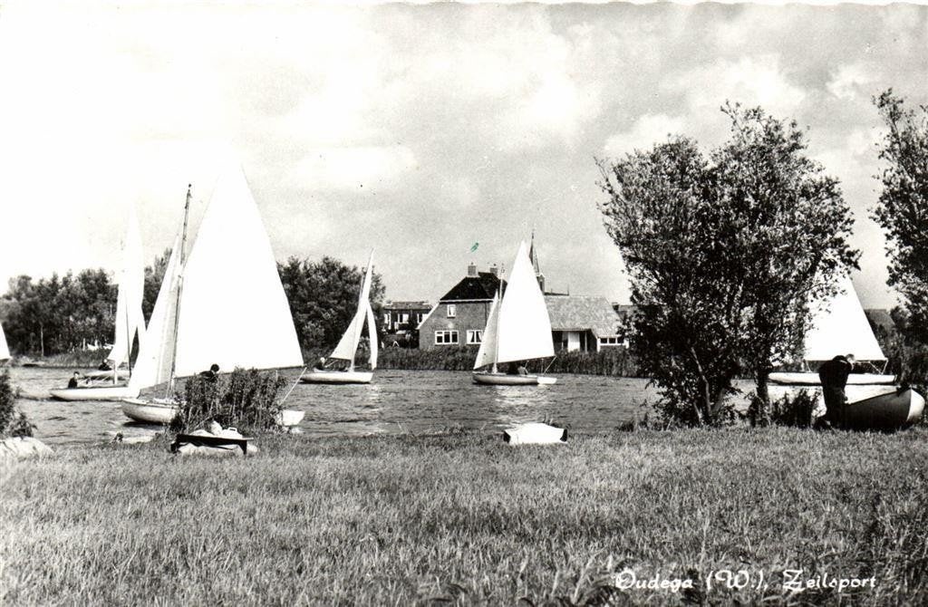 Oudega [W.], Zeilsport - zeilboten - gezicht op Oudega - 196, Ophalen of Verzenden, 1960 tot 1980, Gelopen, Friesland