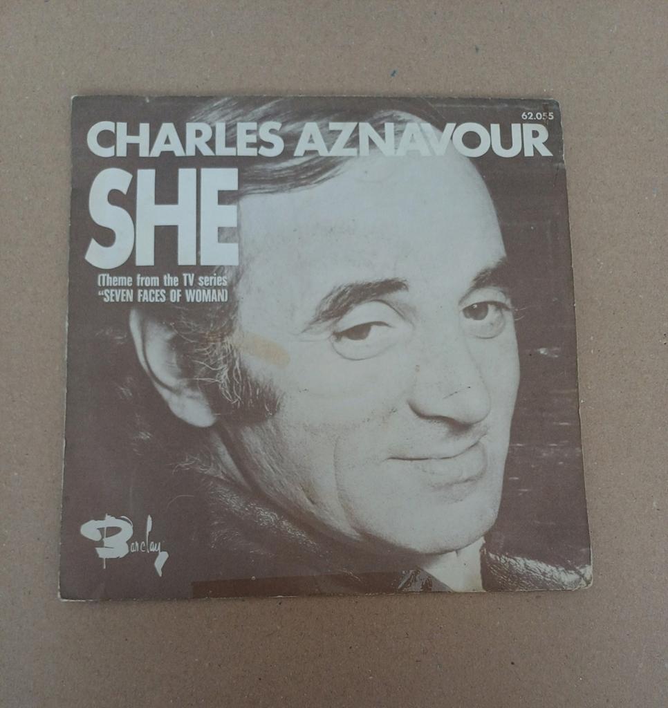 Charles Aznavour  - Gereserveerd, Gebruikt, 7 inch, Ophalen of Verzenden, Pop