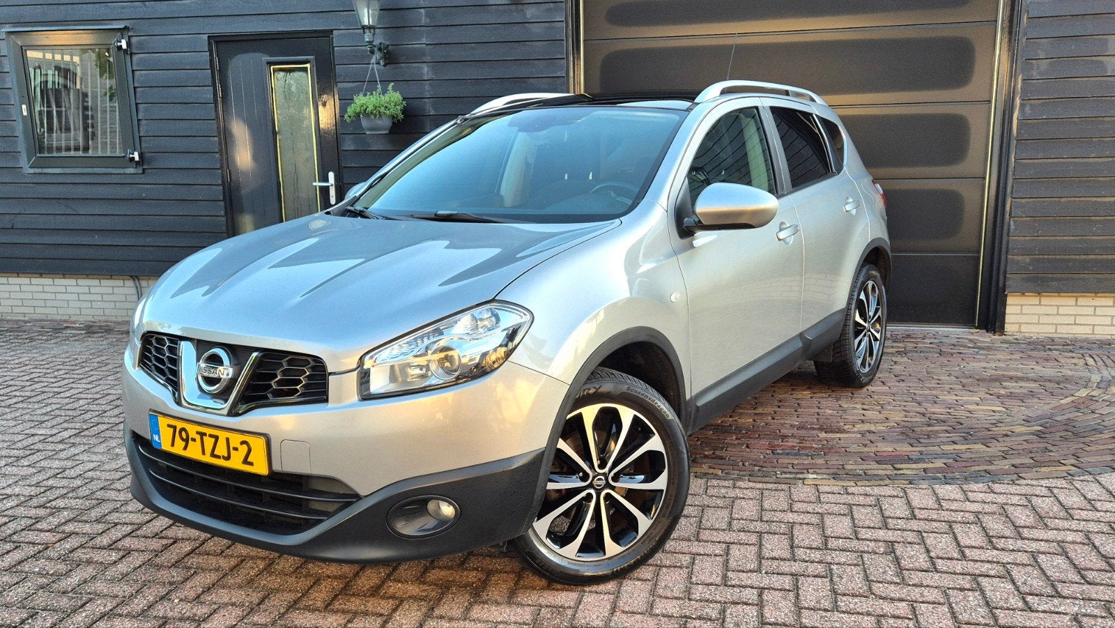 Nissan Qashqai 1.6 2012 Grijs/Connect Edition/Pano/ Inruil m