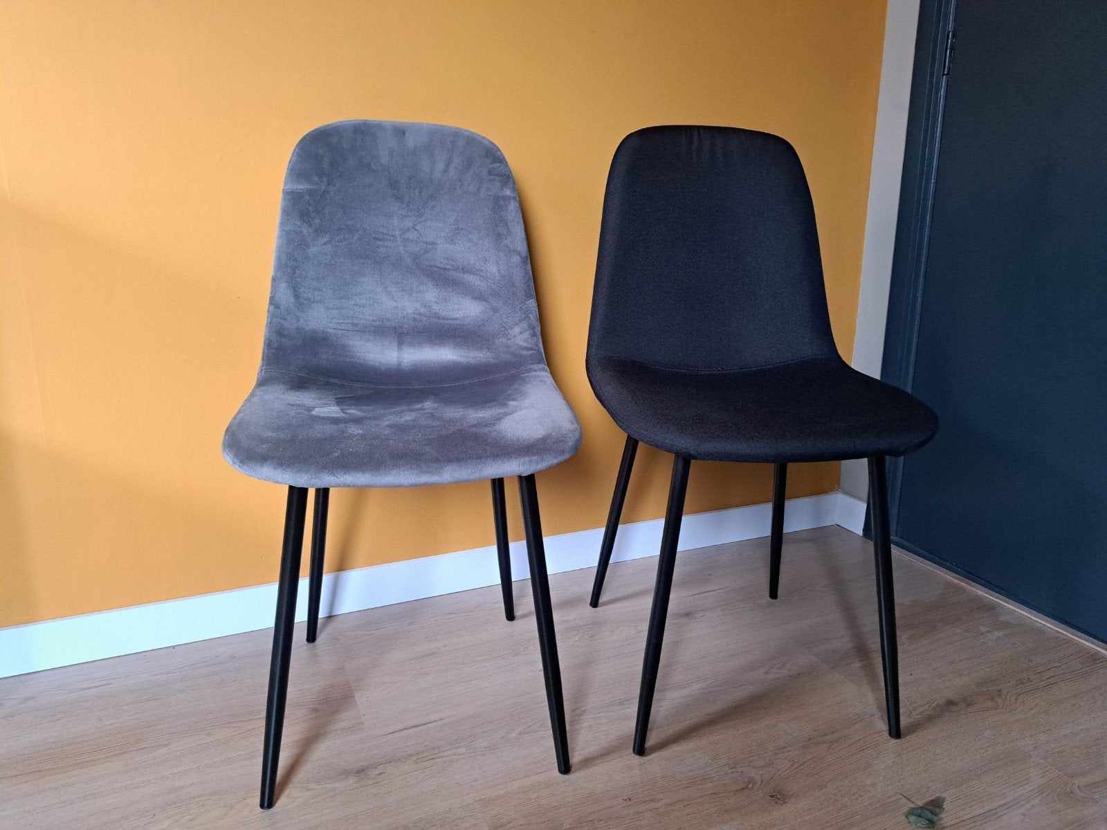 Set van 9 stoelen (5x grijs, 4x zwart) - Action, Ophalen, Gebruikt, Stof, Vijf, Zes of meer stoelen