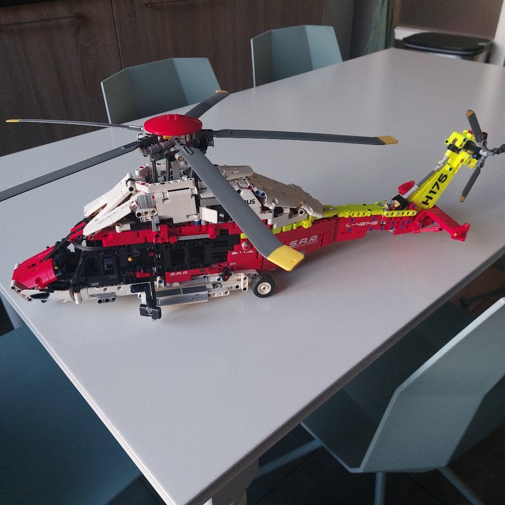technic Lego 42145 Airbus H175 reddingshelikopter, Lego, Ophalen of Verzenden, Zo goed als nieuw, Technic