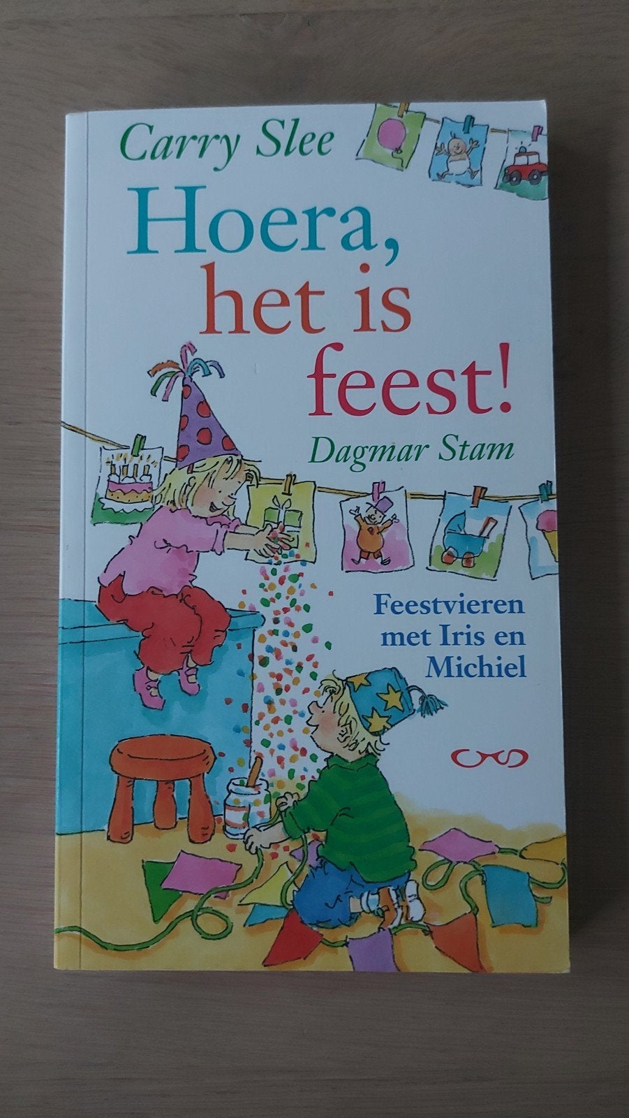 N: Hoera, het is feest! - Carry Slee & Dagmar Stam, Ophalen of Verzenden, Zo goed als nieuw, Carry Slee, Dagmar Stam, Fictie algemeen