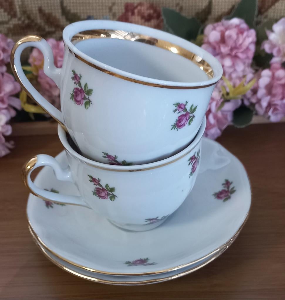 Set van 2 brocante kopjes met schotel, roze roosjes, Bohemia, Ophalen of Verzenden