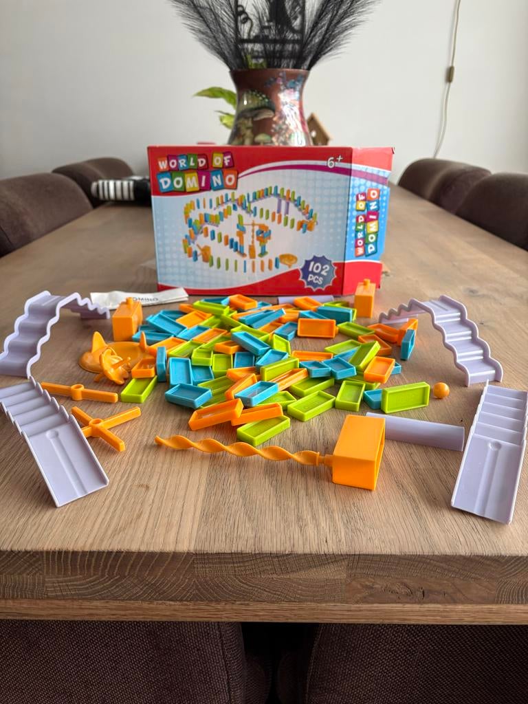 Toi-Toys World of Domino - 102 delig, vanaf 6 jaar, Ophalen of Verzenden, Gebruikt, Jongen of Meisje