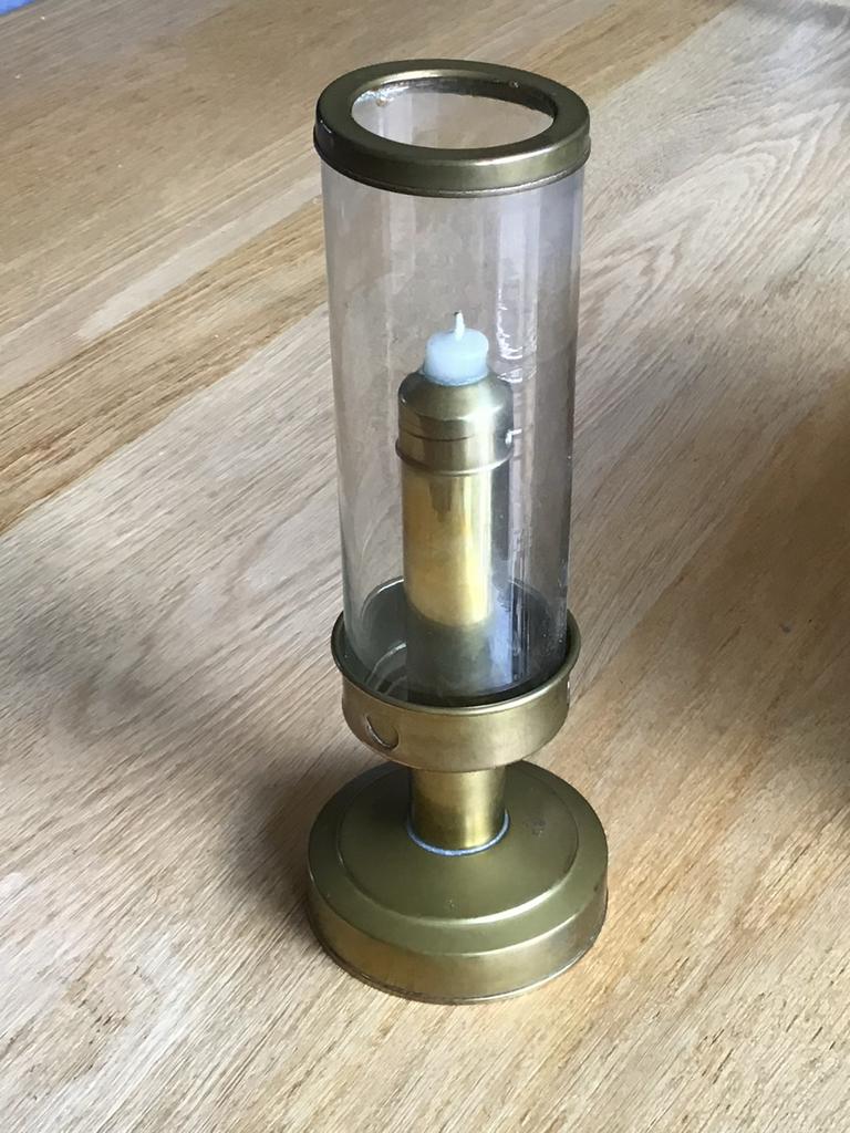Glazen windlicht met messing voet, Gebruikt, Overige kleuren, Ophalen of Verzenden, Metaal