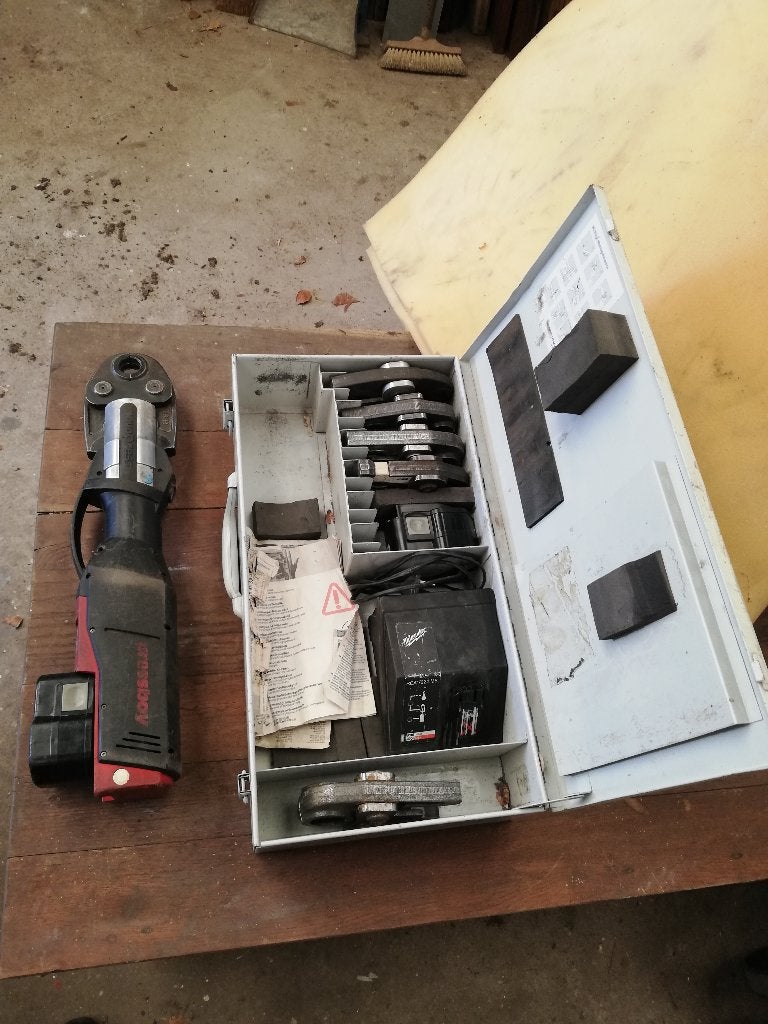 Novopress ACO1 Accu perstang, oplader div bekkens, Ophalen