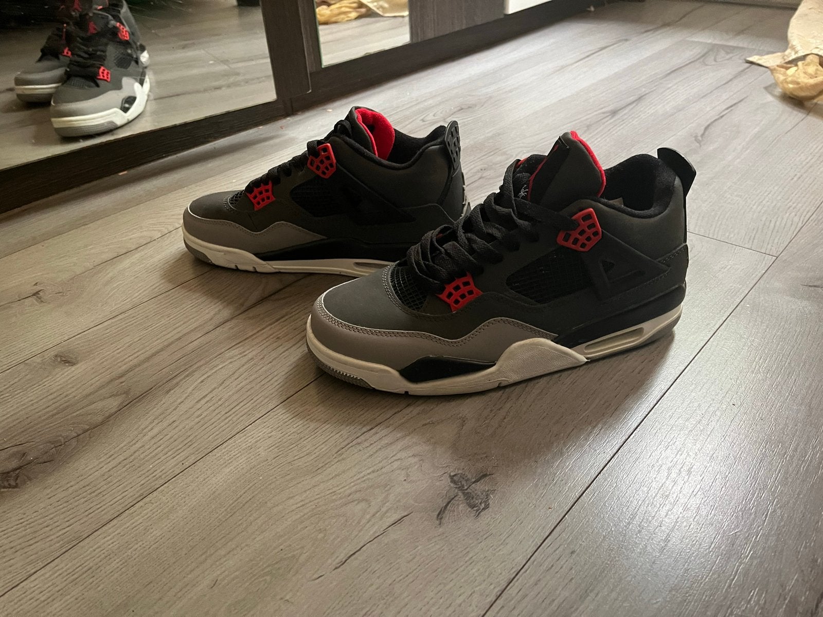 Jordan 4 Retro Red Thunder - Maat 41, Kleding | Heren, Ophalen of Verzenden, Zo goed als nieuw, Zwart, Sneakers of Gympen