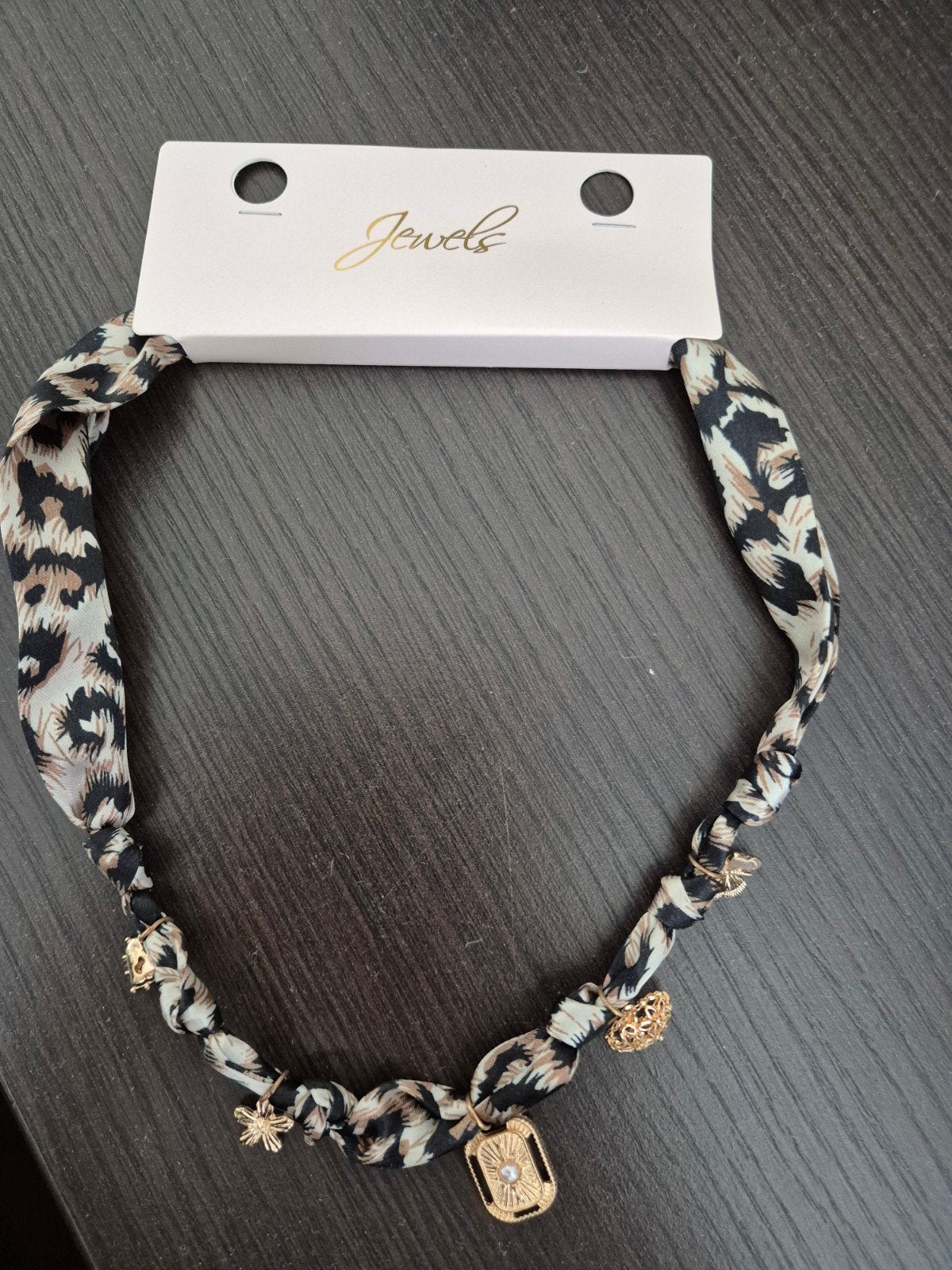 Leopard print ketting met gouden bedels, Overige materialen, Verstelbaar, Bruin, Nieuw